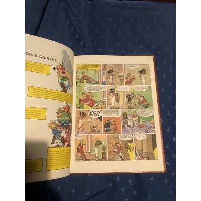 Rare Asterix/Lucky Luke commercial album from 1980