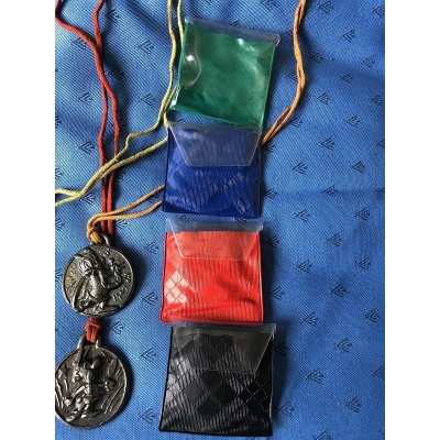 Rarissime Astérix 4 médailles de 1967 avec cordons et pochettes d'origine