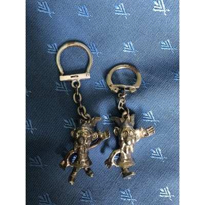 porte clés argenté Astérix du journal pilote des année 60 modèle 2