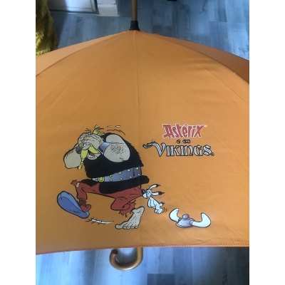 Rare parapluie Astérix et les viking offert par kinder