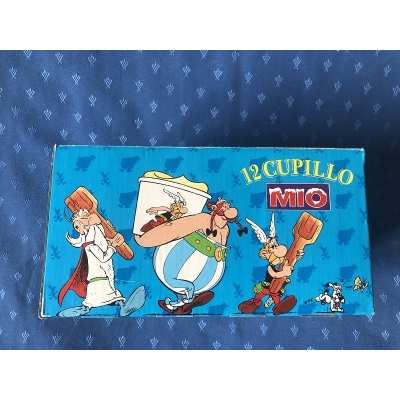 Astérix boite de glace (année 90) avec 5 gobelets.