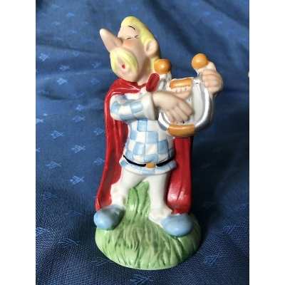 Assurancetourix figurine Eisa neuve de 13 cm de haut