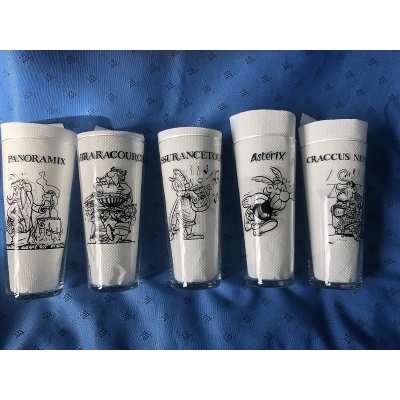 Ultra rare Asterix set of 5 new glasses from 1967