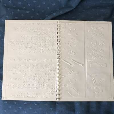 Ultra rare asterix par touchtatis en braille avec livret de codes en braille et ses 9 cartes postales thermoformées